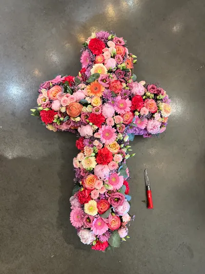Croix — création florale