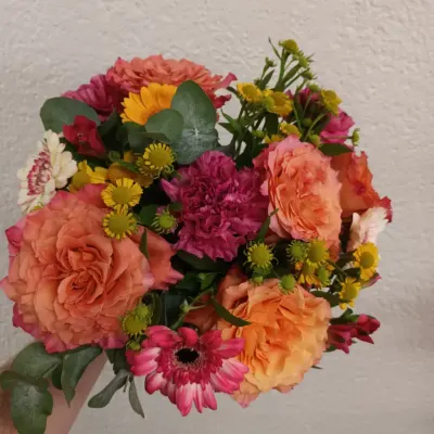 Bouquet du fleuriste coloré — création florale